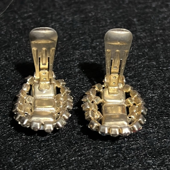 Beautiful Vintage Large Oval Clip On Earrings - Picture 3 of 9